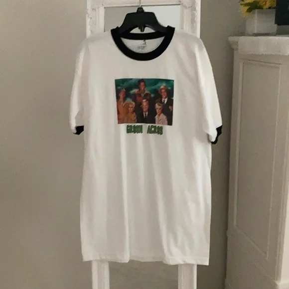 𝅺GREEN Acres tee - Picture 2 of 6